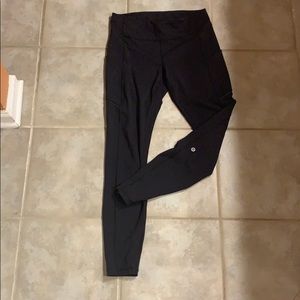 Lululemon black 28 inch inseam leggings wt pockets